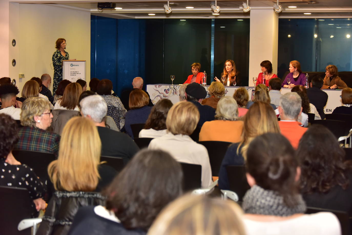 Las expertas Consuelo Guerri, Fátima Martínez, Corpus Gómez Calderón, Marta Ruipérez y Patricia Martín debaten en Dénia sobre la situación actual de las vocaciones científicas en un foro organizado por LAS PROVINCIAS.