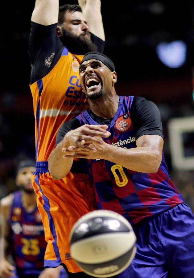 El Valencia Basket da la sorpresa en Copa y supera al Barcelona.