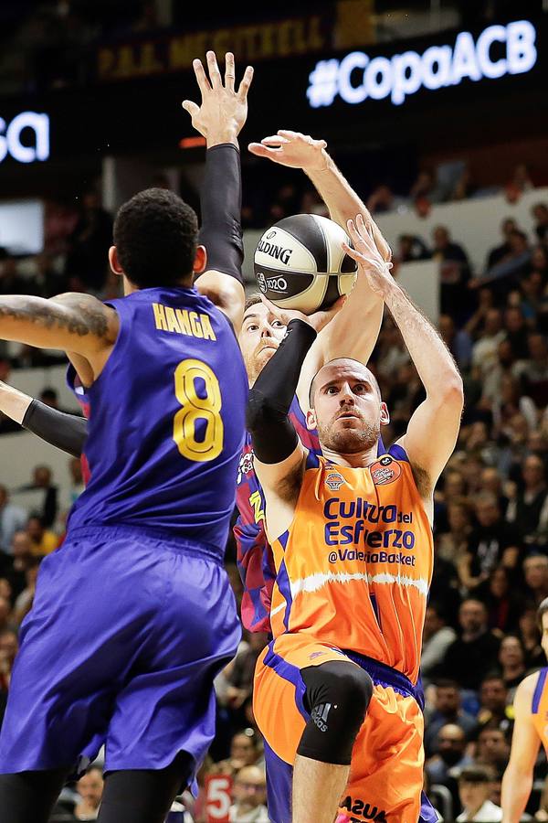 El Valencia Basket da la sorpresa en Copa y supera al Barcelona.