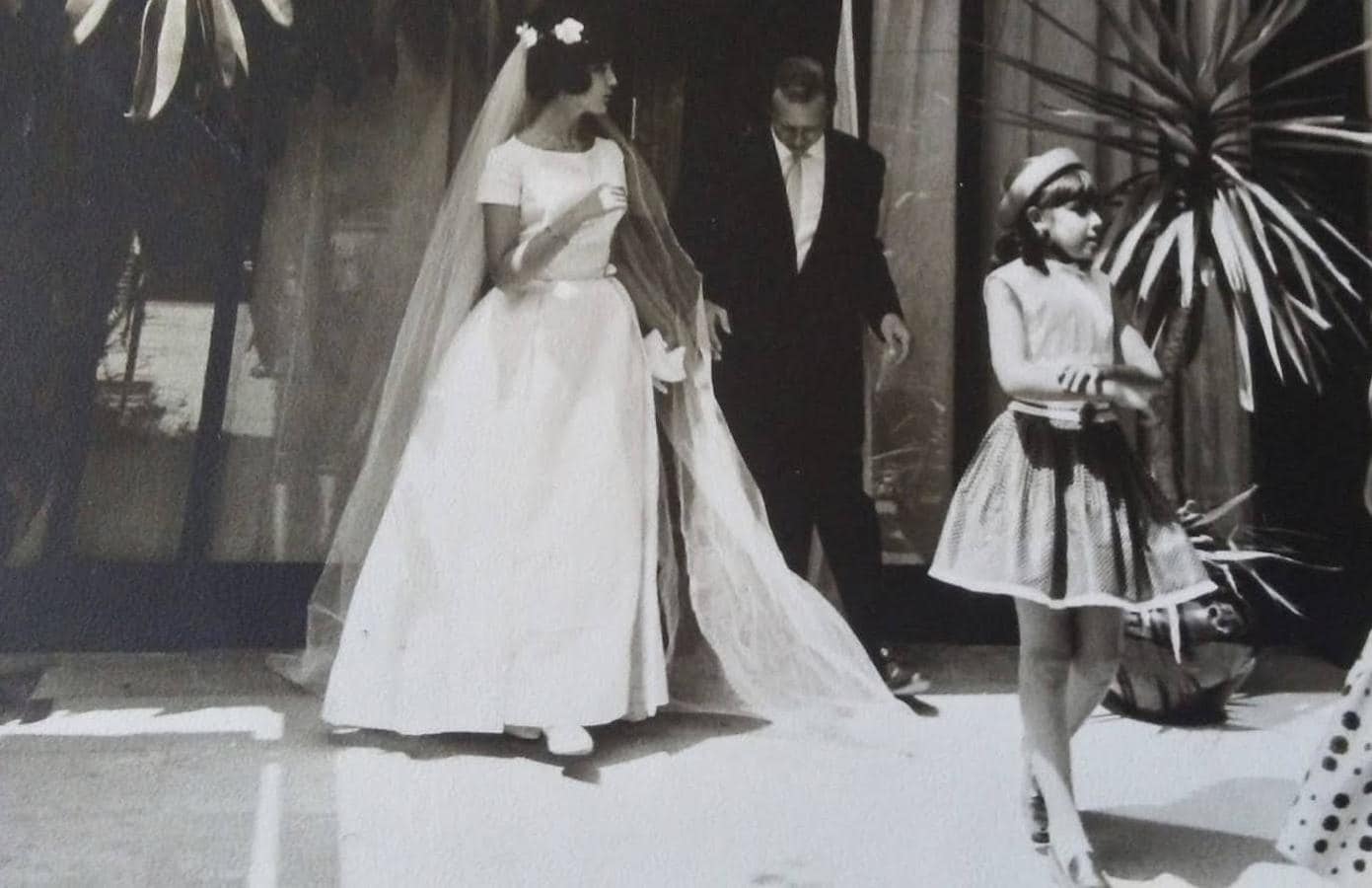 Dama de honor. En la boda de una de sus hermanas. "El vestido era maravilloso, diseño de las Pous. Se celebraban las mejores bodas en el restaurante que había en Viveros":