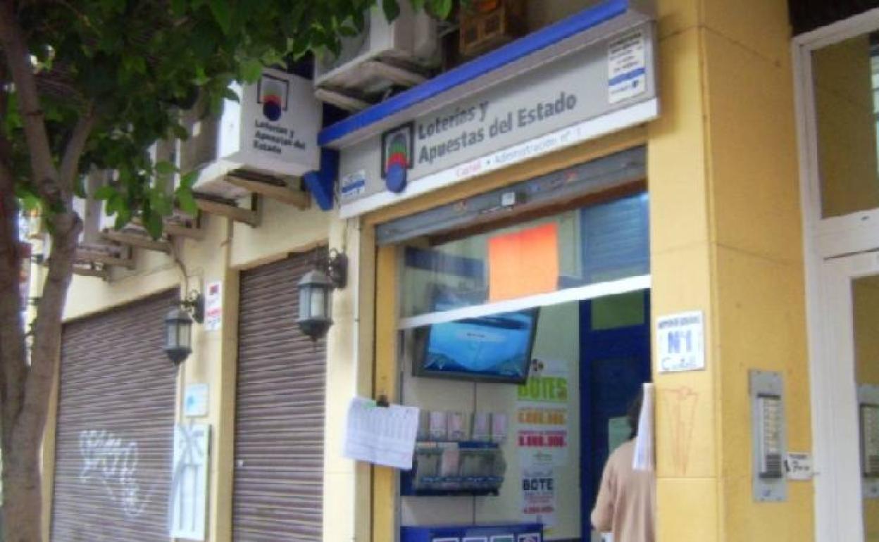 Administración de Lotería de Torrevieja que tuvo consignado el segundo premio de la Lotería.