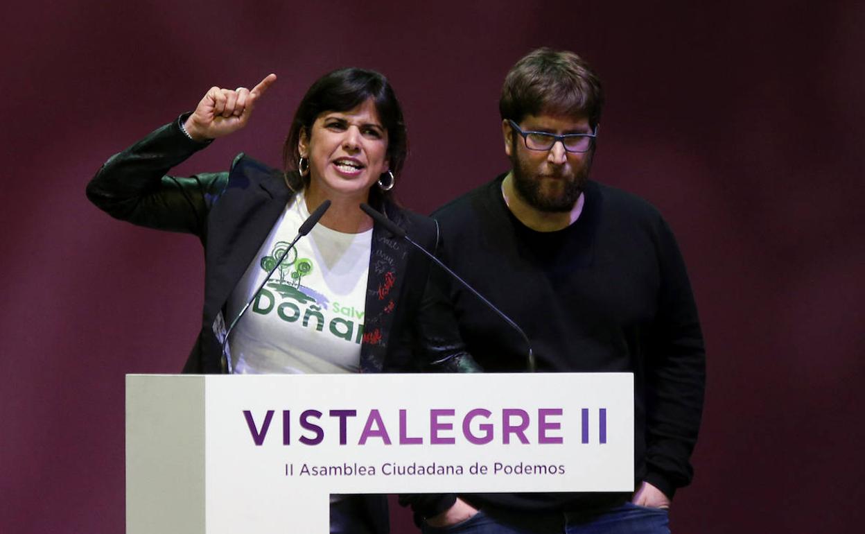 Teresa Rodríguez y Miguel Urban participan en Vistalegre 2 en 2017.