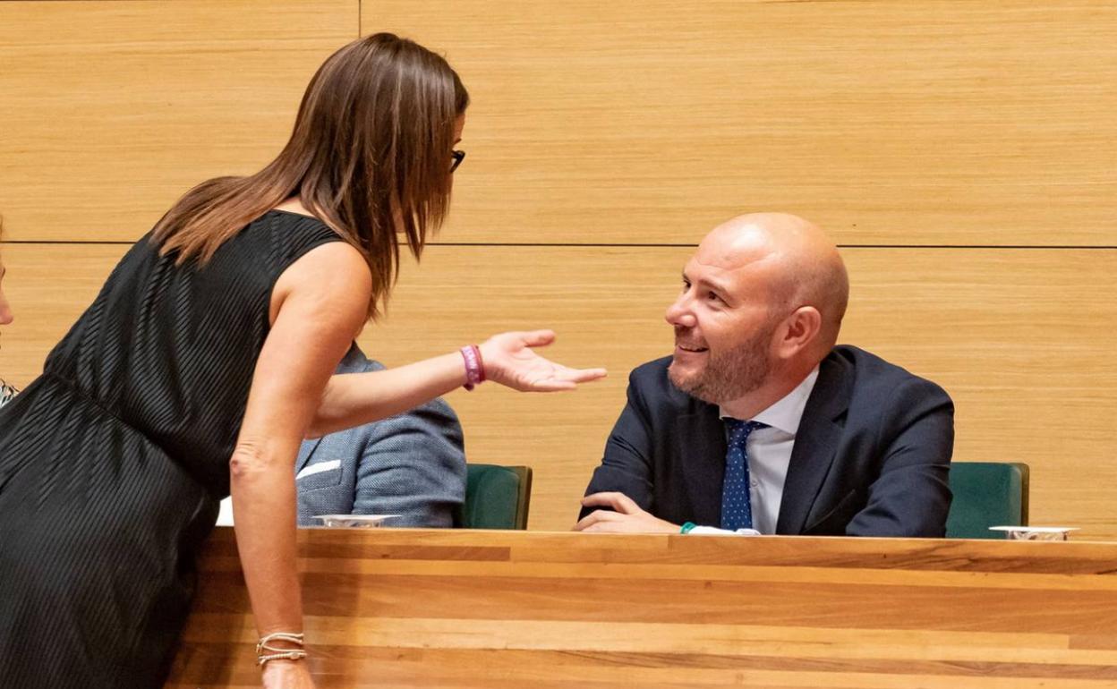 Toni Gaspar conversa con Maria Josep Amigó. 