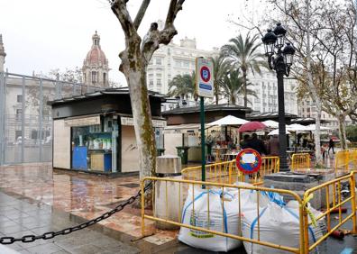 Imagen secundaria 1 - La plaza del Ayuntamiento empieza a cambiar para siempre