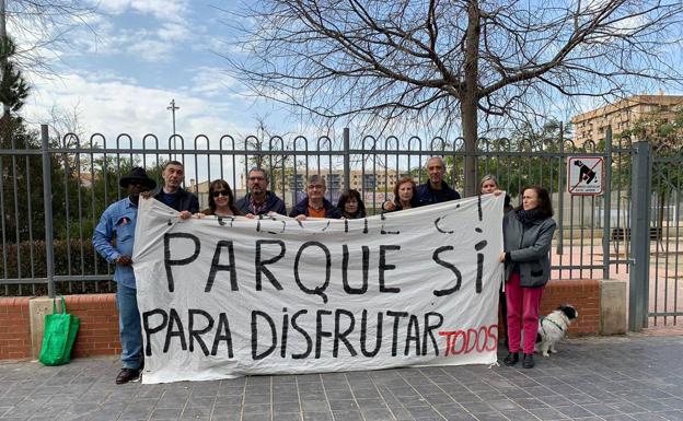 Torrecalap. Denuncian la destrucción de un jardín para dar espacio a un campo de fútbol. 