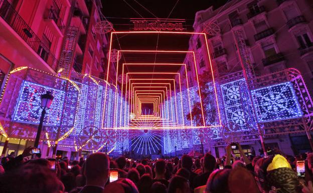 Fallas 2020: ¿Cuándo encienden las luces de las calles iluminadas?