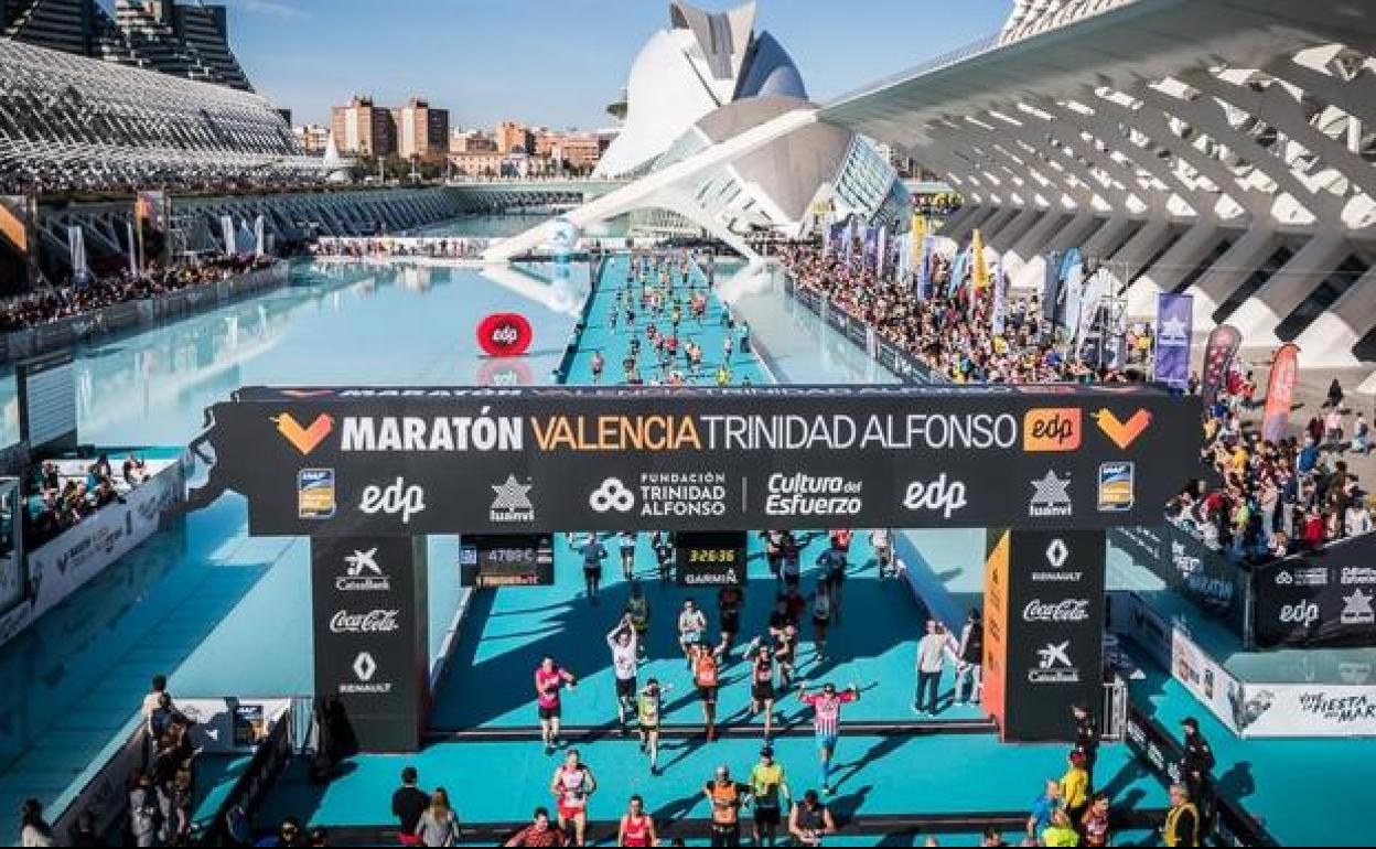 El maratón de Valencia denuncia a diez corredores por falsificar su dorsal en la pasada edición