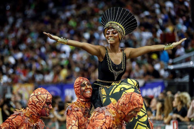 Fotos: El Carnaval de Río llena Brasil de fiesta, música, movimiento y color