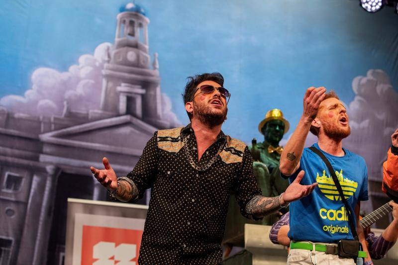 El Concurso Oficial de Agrupaciones Carnavalescas (COAC) que se celebra en el Gran Teatro Falla de Cádiz ha llegado a su fin con la celebración de la Gran Final este viernes. Estos han sido los ganadores: COMPARSAS: 1º Tino Tovar: Oh capitán, my capitán - 2º Martínez Ares: La chusma selecta - 3º Remolino: Los encaidenaos- 4º Jona: Los aislados || CUARTETOS: 1º El cuarteto del more... - 2º Vida y obra de Juan Carlos I, Bajo D - 3º Cari, resiste || CHIRIGOTAS: 1º Los Cadizfornia - 2º No aguantamos más... vamos de impacientes - 3º Los Geni de Cádi - 4º Estrés por cuatro || COROS: 1º La colonial- 2º Tócame- 3º Creaciones S.A. - 4º Al sonar las doce