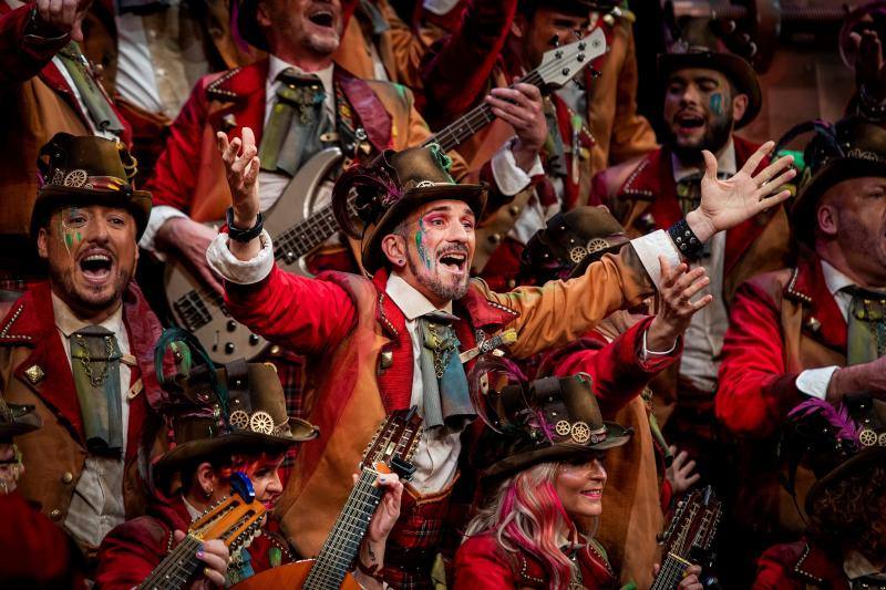 El Concurso Oficial de Agrupaciones Carnavalescas (COAC) que se celebra en el Gran Teatro Falla de Cádiz ha llegado a su fin con la celebración de la Gran Final este viernes. Estos han sido los ganadores: COMPARSAS: 1º Tino Tovar: Oh capitán, my capitán - 2º Martínez Ares: La chusma selecta - 3º Remolino: Los encaidenaos- 4º Jona: Los aislados || CUARTETOS: 1º El cuarteto del more... - 2º Vida y obra de Juan Carlos I, Bajo D - 3º Cari, resiste || CHIRIGOTAS: 1º Los Cadizfornia - 2º No aguantamos más... vamos de impacientes - 3º Los Geni de Cádi - 4º Estrés por cuatro || COROS: 1º La colonial- 2º Tócame- 3º Creaciones S.A. - 4º Al sonar las doce