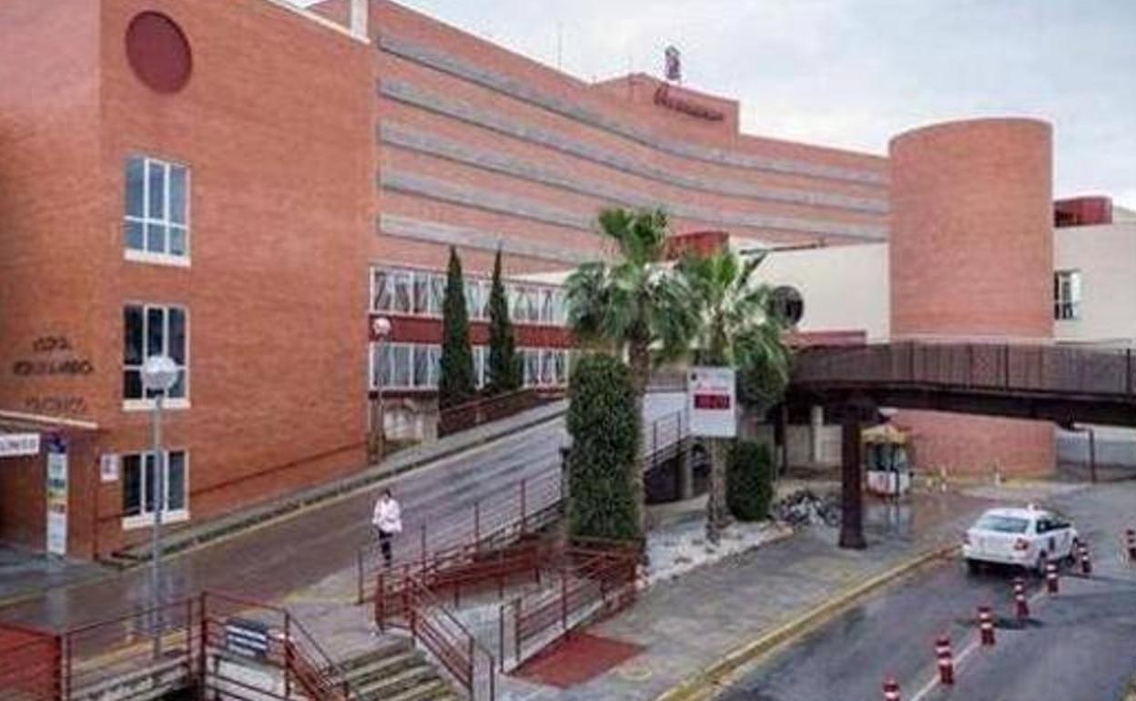 Familiares de una mujer fallecida en una operación agreden al cirujano en el Hospital Virgen de la Arrixaca de Murcia