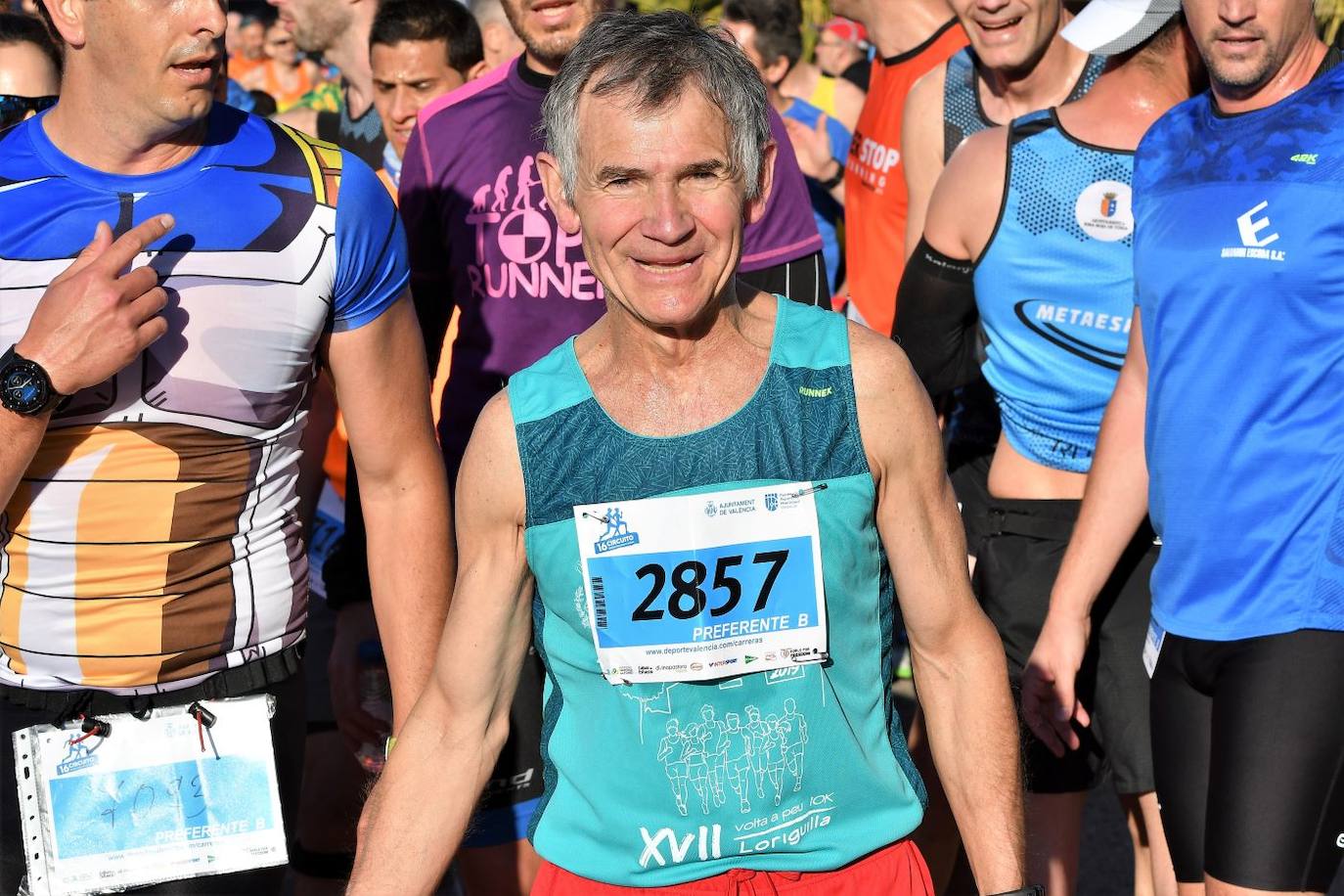 Miles de personas se dan cita en la VI Carrera Never Stop Running 2020 de Valencia con un recorrido de 5 kilómetros por las proximidades de la avenida de Francia.