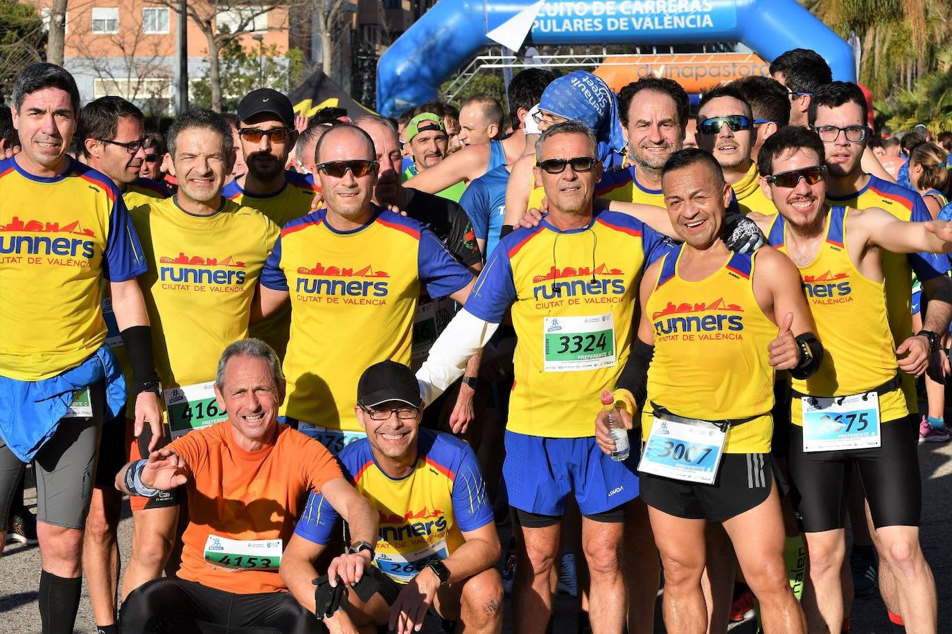 Miles de personas se dan cita en la VI Carrera Never Stop Running 2020 de Valencia con un recorrido de 5 kilómetros por las proximidades de la avenida de Francia.