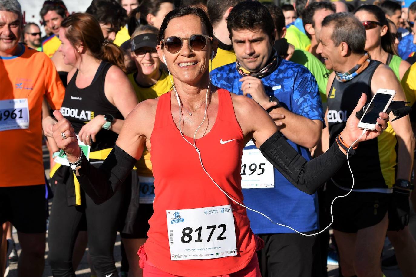 Miles de personas se dan cita en la VI Carrera Never Stop Running 2020 de Valencia con un recorrido de 5 kilómetros por las proximidades de la avenida de Francia.