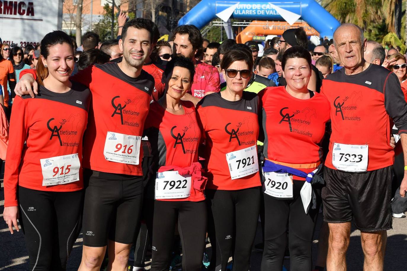 Miles de personas se dan cita en la VI Carrera Never Stop Running 2020 de Valencia con un recorrido de 5 kilómetros por las proximidades de la avenida de Francia.