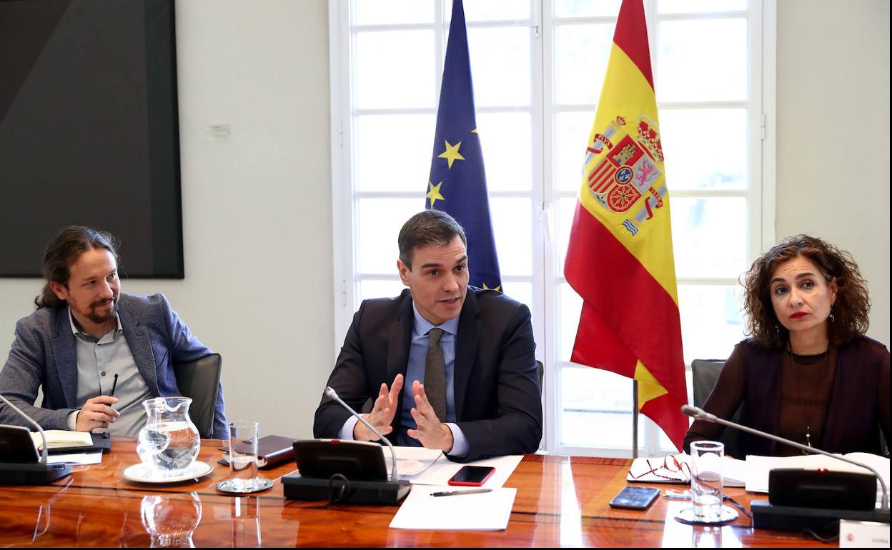 Pedro Sánchez y su vicepresidente Pablo Iglesias este lunes en la Comisión Interministerial de Agricultura.