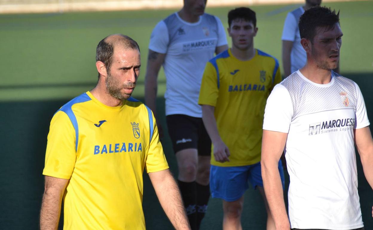 Roberto Navarro, jugador groguet que marcó dos de los tres goles del CD Dénia. 