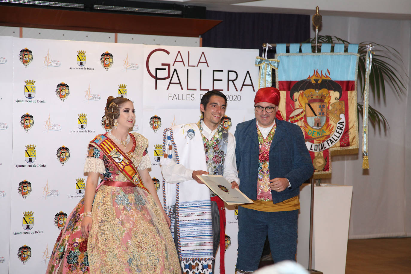 Fotos: Las Fallas de Dénia se preparan con la Exposición del Ninot