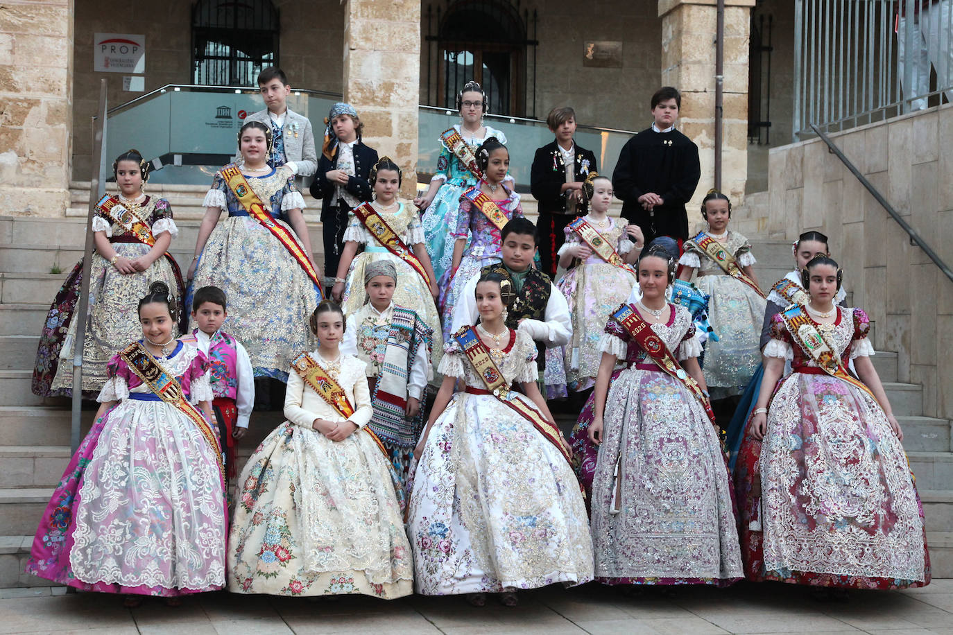 Fotos: Las Fallas de Dénia se preparan con la Exposición del Ninot