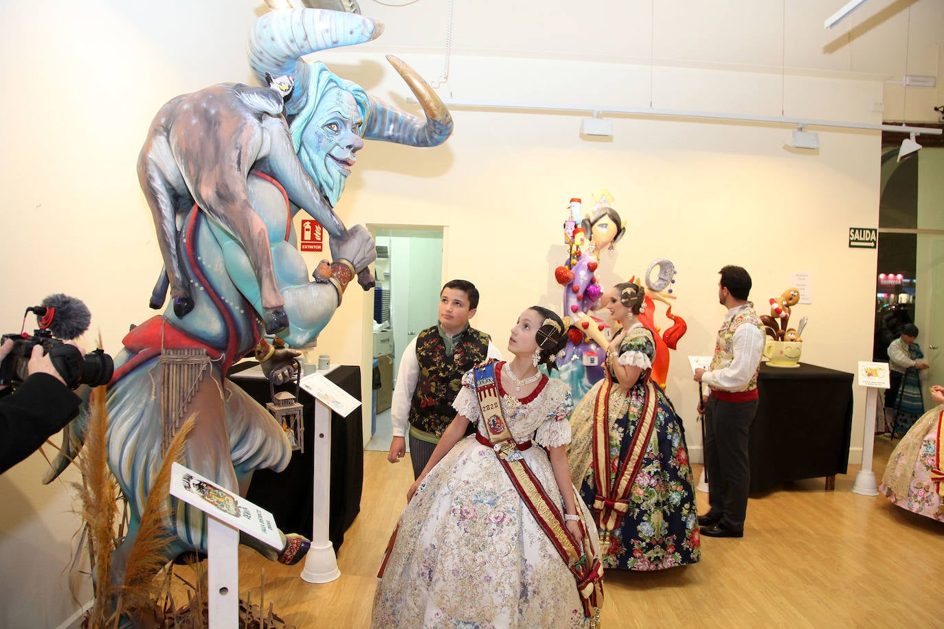 Fotos: Las Fallas de Dénia se preparan con la Exposición del Ninot