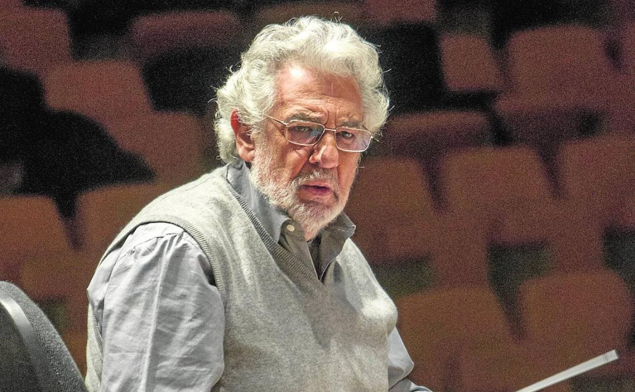 Un ensayo de Plácido Domingo con la Orquesta de la Comunitat para una de sus actuaciones en 2017. 