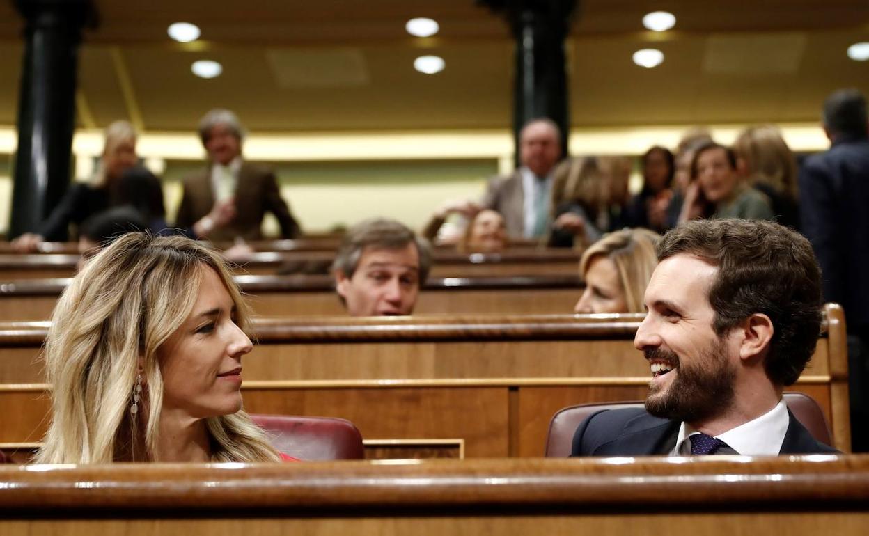 Casado, junto a Álvarez de Toledo, este miércoles, en la sesión de control al Gobierno. 