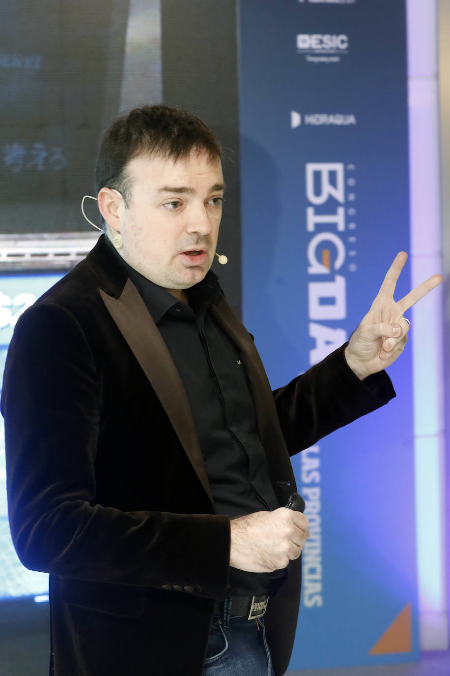 El congreso Big Data ha celebrado este jueves en Valencia su cuarta edición en el Hotel Balneario Las Arenas, con el objetivo de ofrecer al centenar de asistentes las diferentes claves para que la tecnología mejore la vida de los ciudadanos.