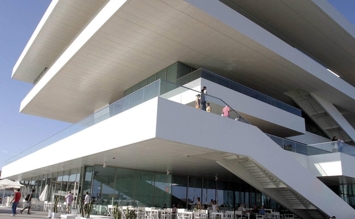 El edificio Veles e Vents acoge un auténtico festival gastronómico. 