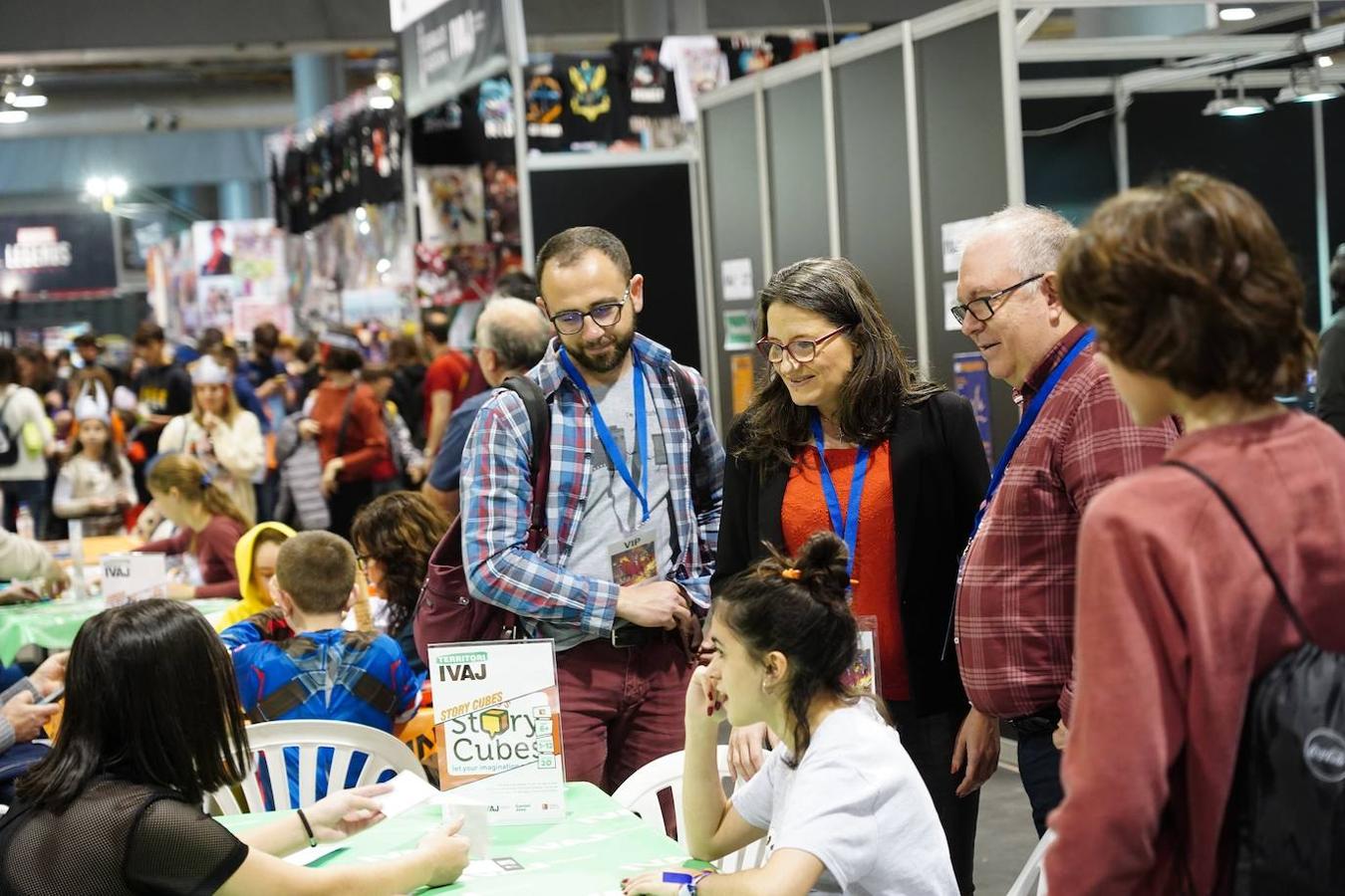 Mónica Oltra en el Salón del Cómic de Valencia