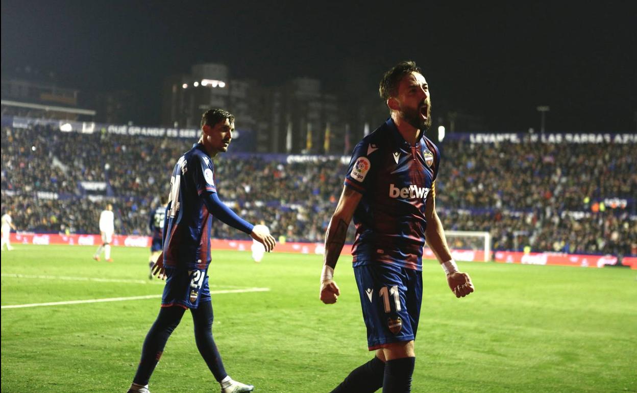 Morales celebra su gol al Real Madrid, el sábado pasado en el campo del Levante UD.