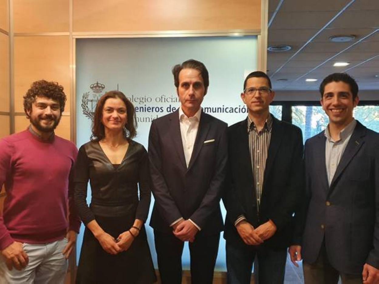 Sergio Riolobos, en el centro, con la junta. lp