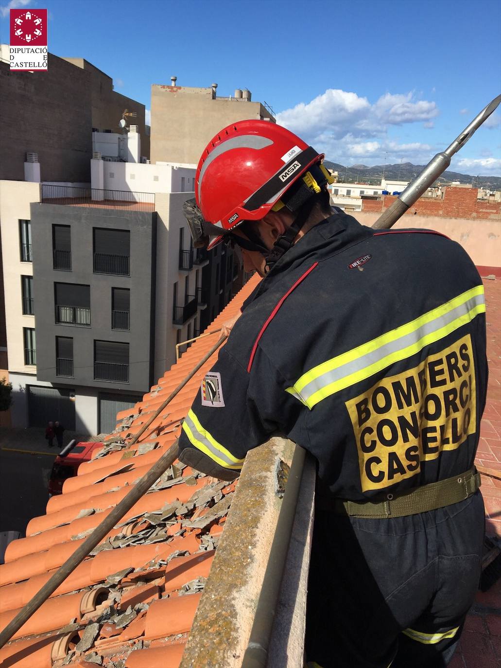 Bomberos de Castellón atienden casi medio centenar de avisos durante la mañana por el viento