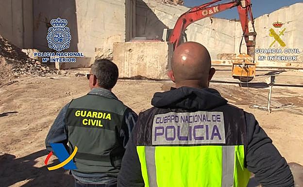 Imagen principal - Una empresa falsa valenciana importaba metanfetamina oculta en bloques de mármol y la distribuía a toda Europa