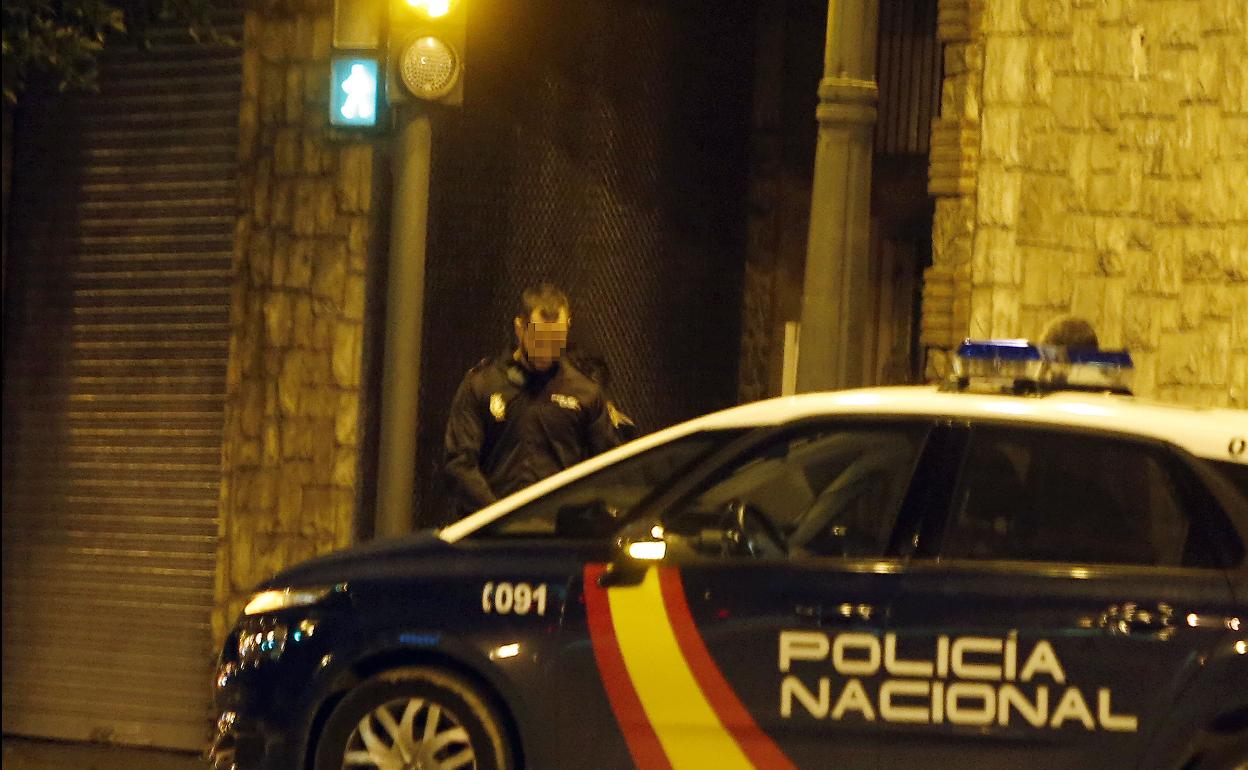 La Policía intercepta a un conductor con el coche cargado de corderos vivos por el centro de Valencia