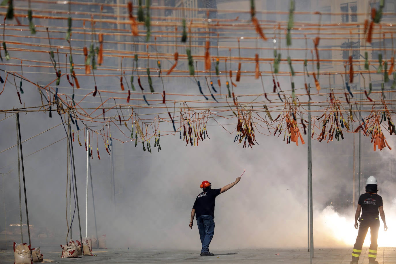 Imágenes del disparo de pirotecnia Pibierzo en las Fallas 2020.