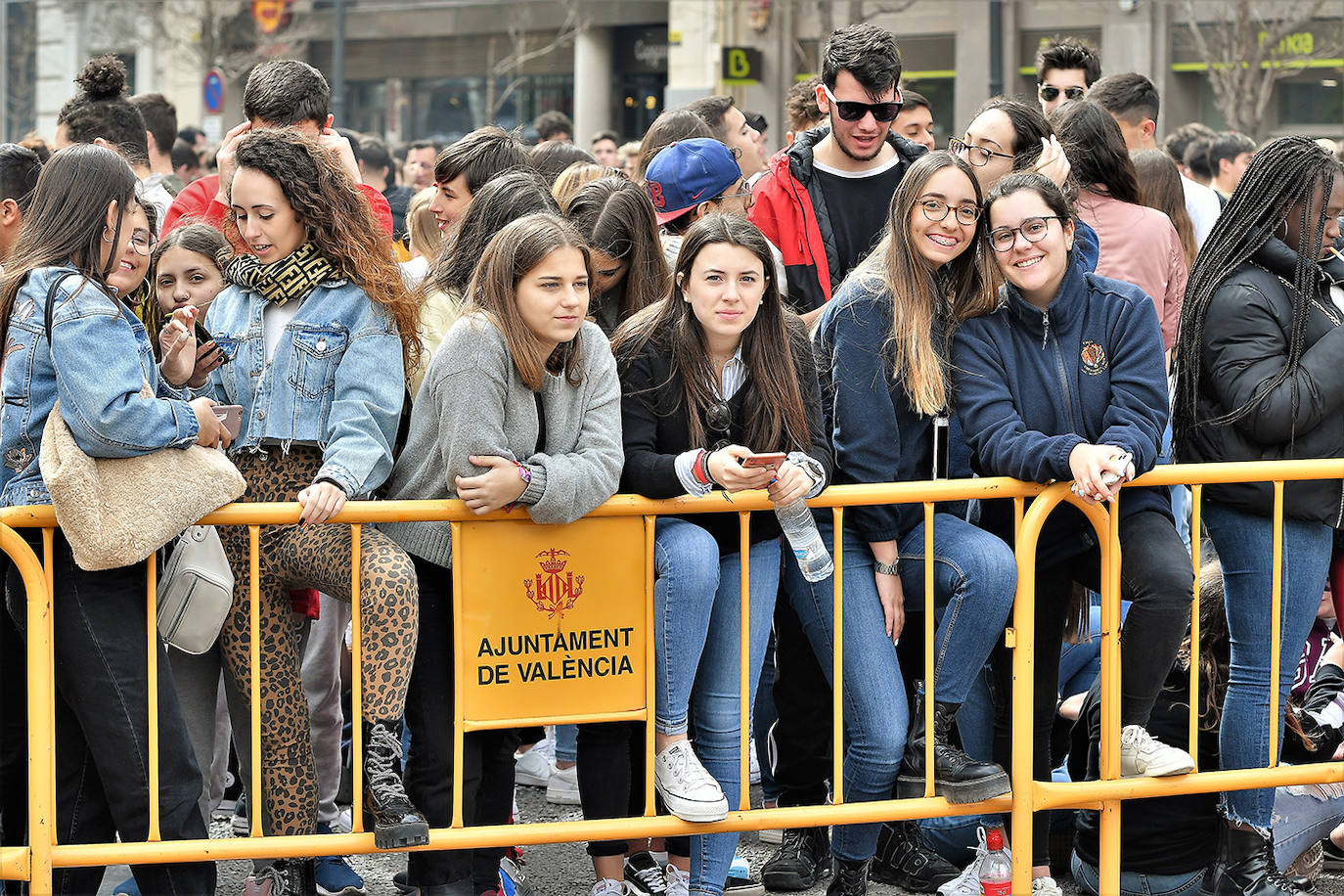 Pirotecnia Alpujarreña ha repetido su temido 'martillo de Thor', un efecto con el que ha conquistado a toda la plaza del Ayuntamiento. 