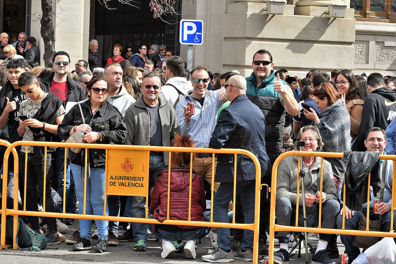 Pirotecnia Alpujarreña ha repetido su temido 'martillo de Thor', un efecto con el que ha conquistado a toda la plaza del Ayuntamiento. 