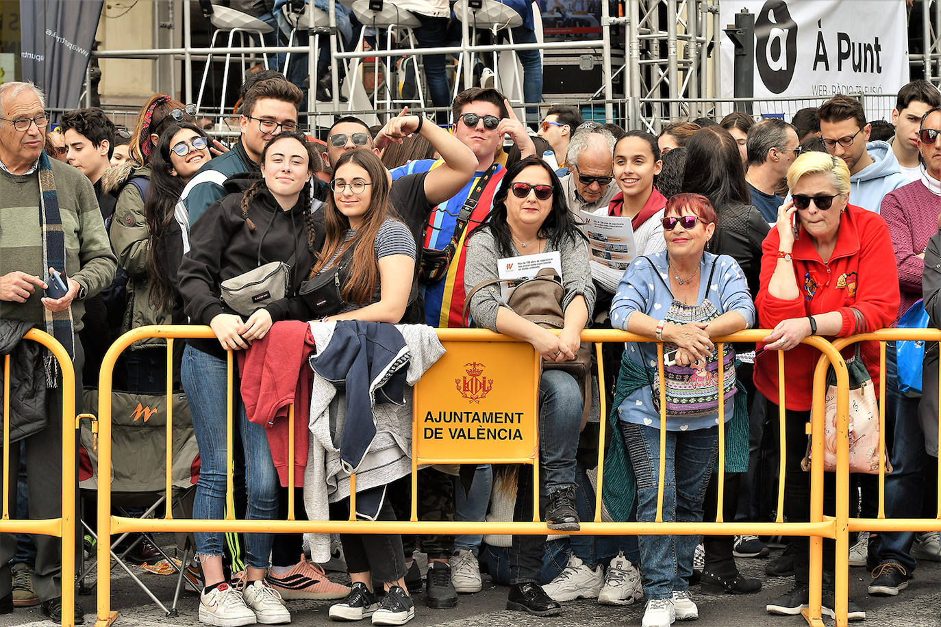 Pirotecnia Alpujarreña ha repetido su temido 'martillo de Thor', un efecto con el que ha conquistado a toda la plaza del Ayuntamiento. 