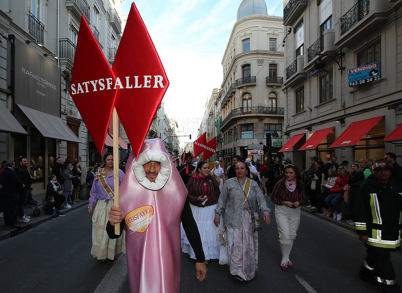 Fotos: La magia de la Cabalgata del Ninot estrena las Fallas