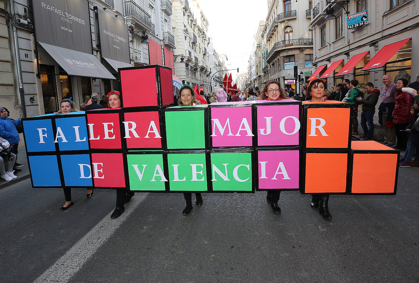 Fotos: La magia de la Cabalgata del Ninot estrena las Fallas