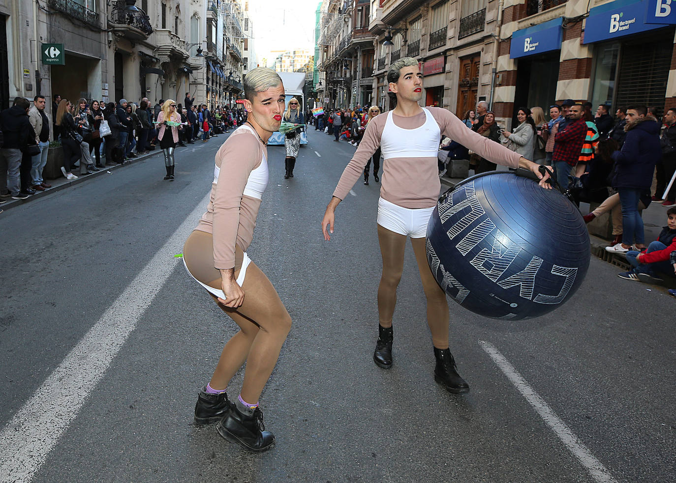 Fotos: La magia de la Cabalgata del Ninot estrena las Fallas