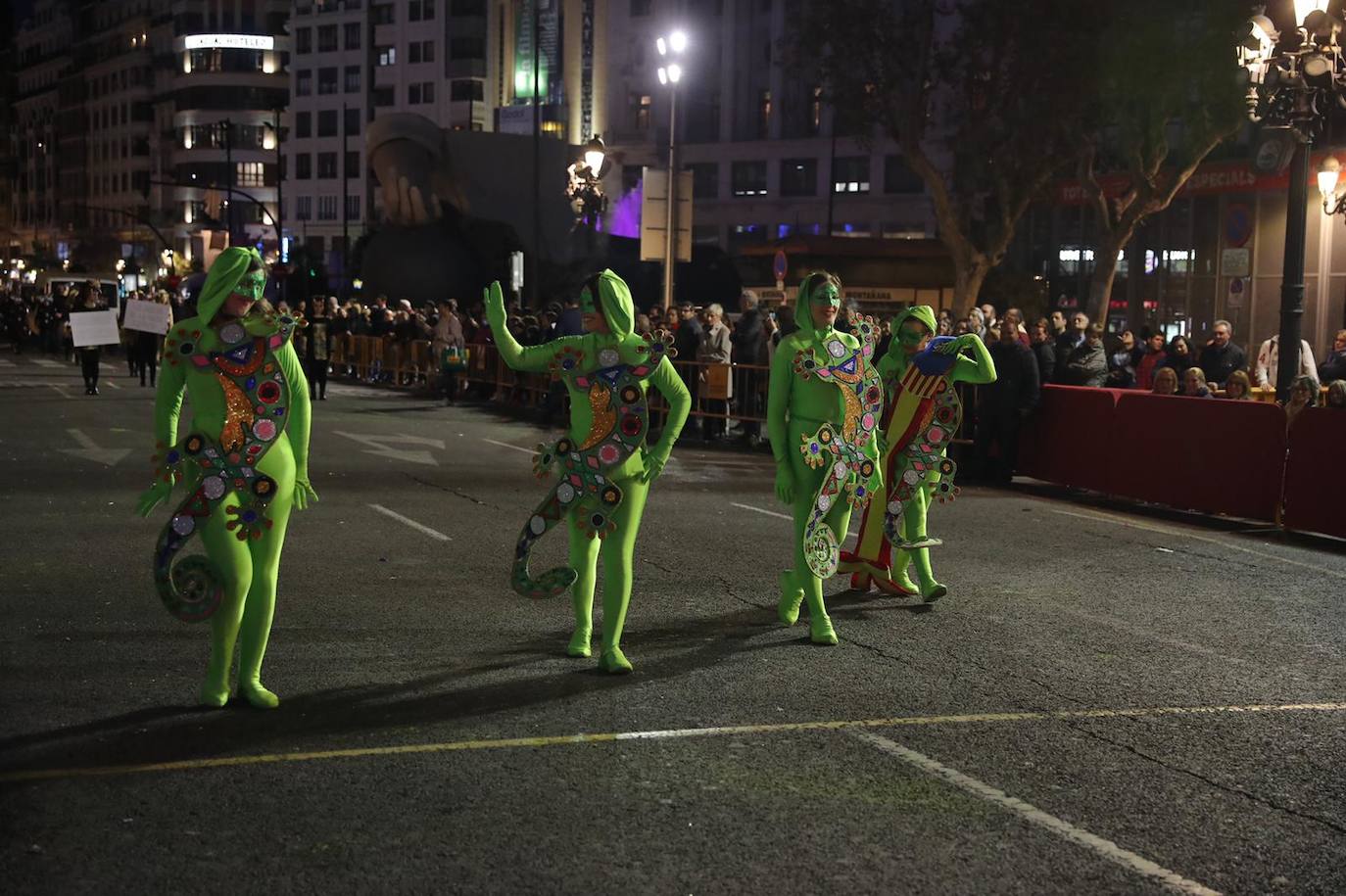 Fotos: La magia de la Cabalgata del Ninot estrena las Fallas