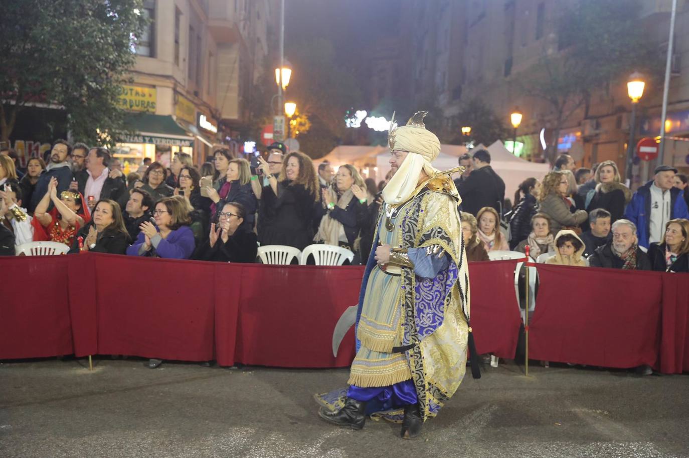 Fotos: La magia de la Cabalgata del Ninot estrena las Fallas