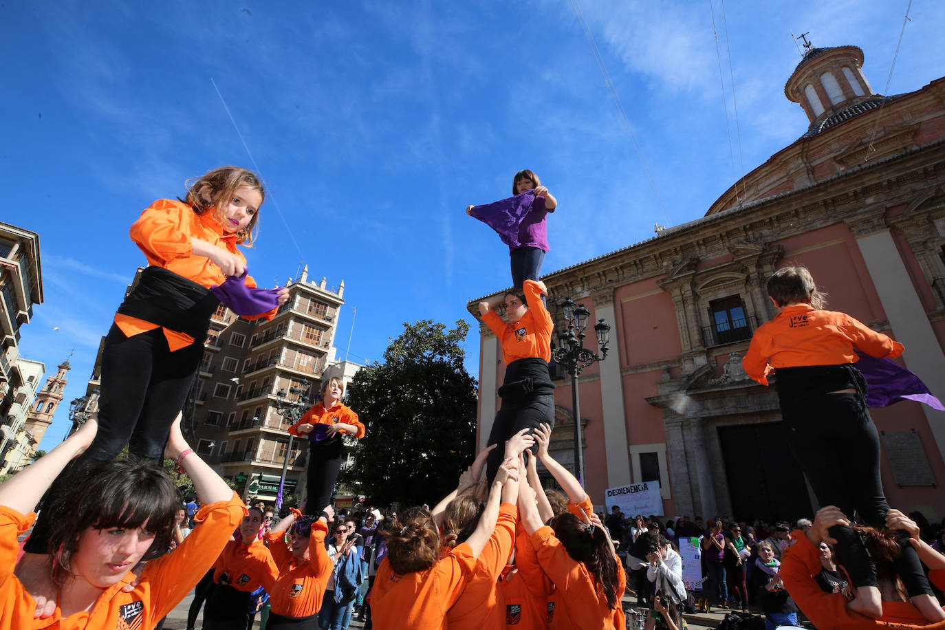 Concentración feminista en la Plaza de la Virgen