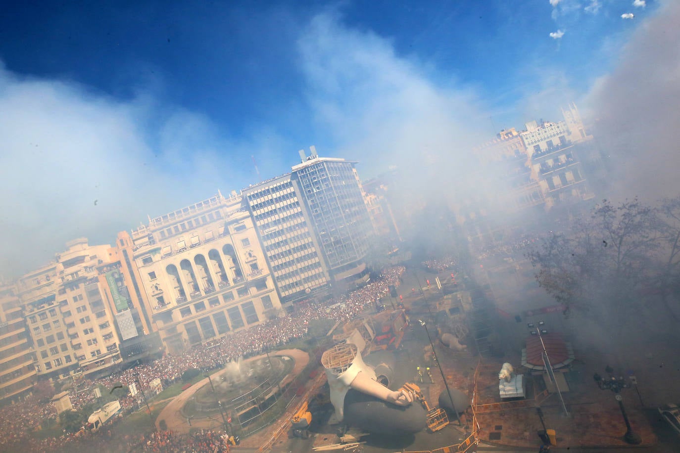 Fotos: Así ha sido la mascletà del 8 de marzo de las fallas de 2020