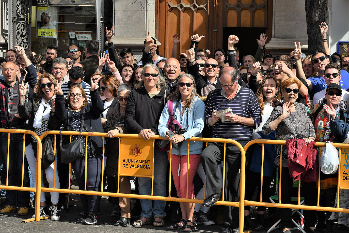 Pirotecnia del Mediterráneo triunfa con su mascletà al revés.