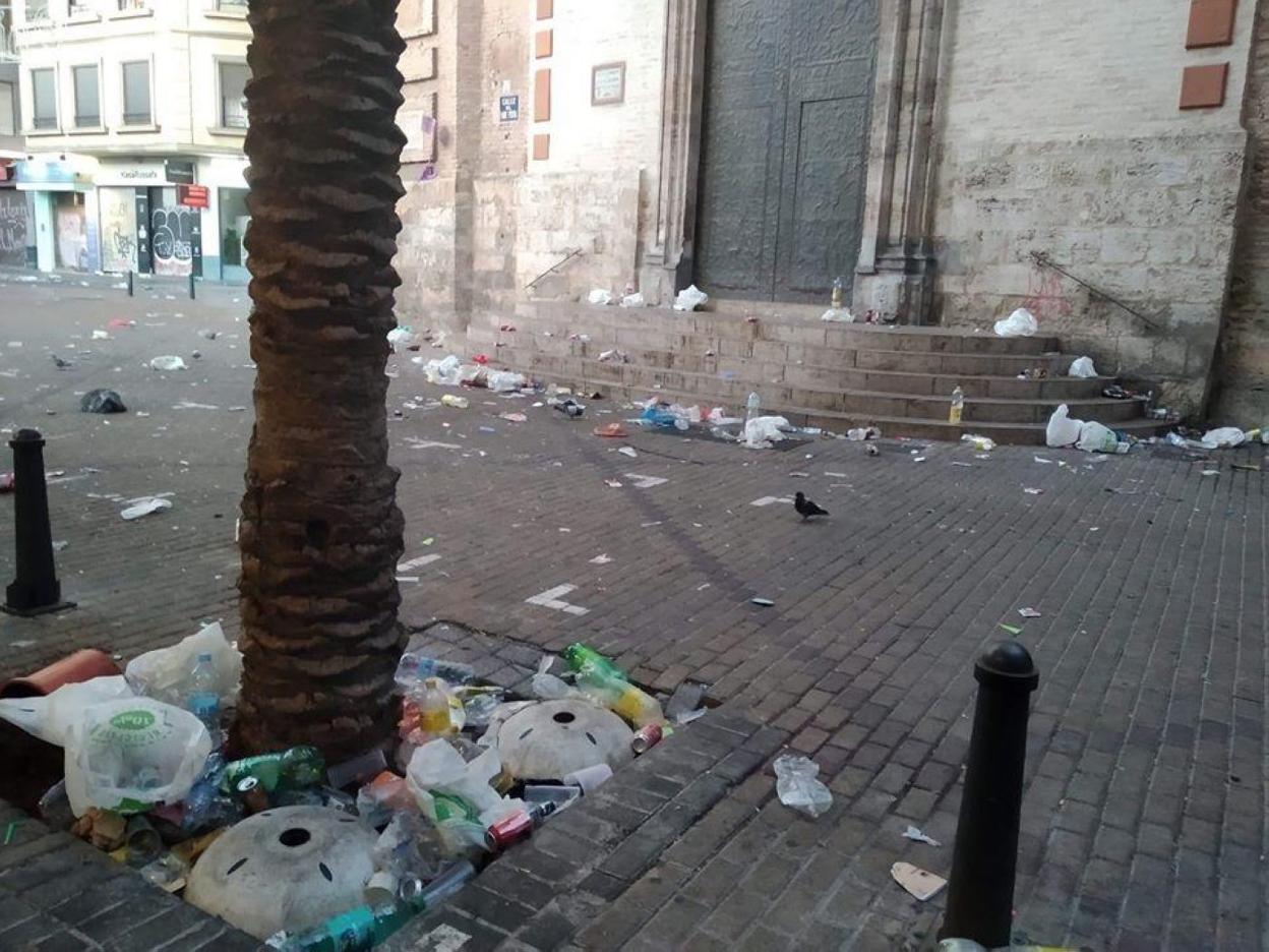 Entorno de la iglesia de San Valero, ayer. russafa descansa