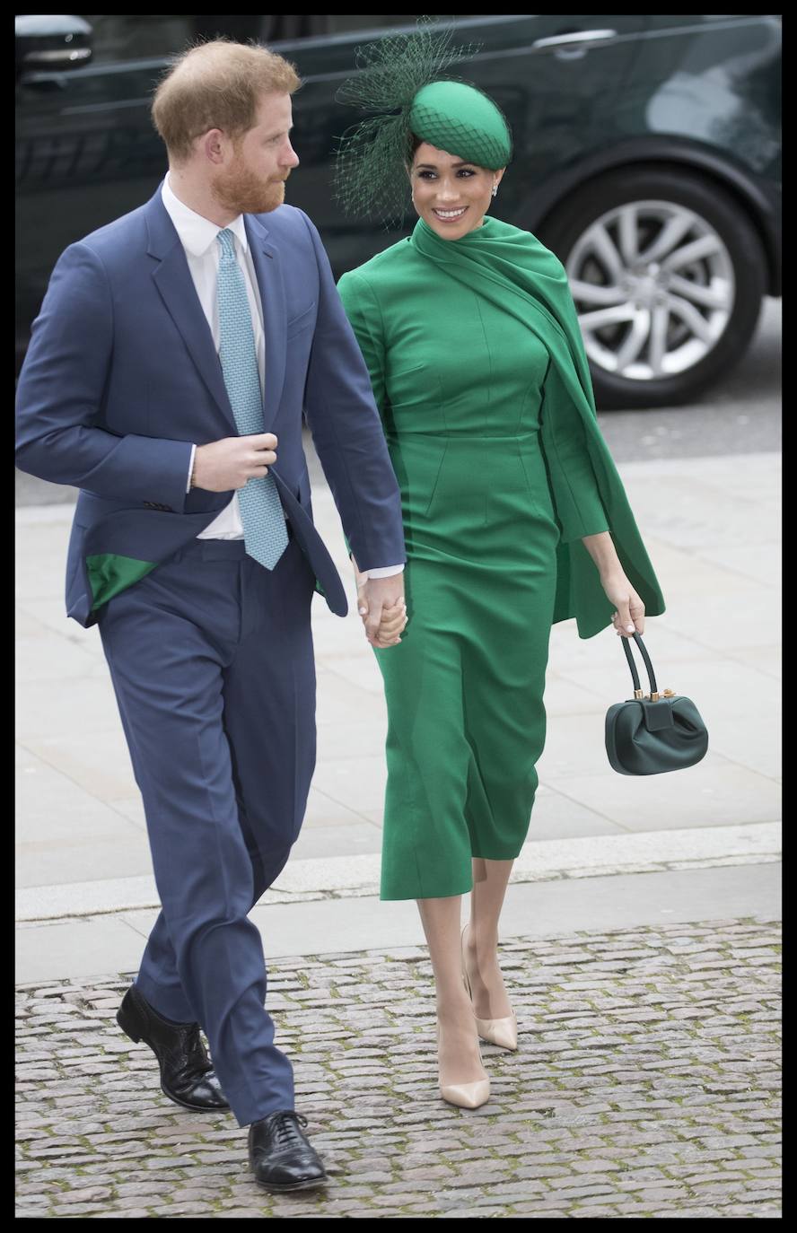 Relajados y sonrientes, el duque y la duquesa de Sussex hicieron este lunes su última aparición como miembros de la realeza británica, acompañando a la reina Isabel II en un oficio religioso en Londres, antes de dar el salto a su nueva vida. Ambos asistieron junto a los otros miembros de la familia real a una misa la Abadía de Westminster con motivo del día de la Mancomunidad británica.