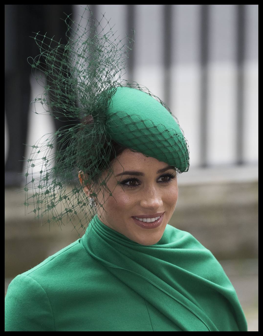 Relajados y sonrientes, el duque y la duquesa de Sussex hicieron este lunes su última aparición como miembros de la realeza británica, acompañando a la reina Isabel II en un oficio religioso en Londres, antes de dar el salto a su nueva vida. Ambos asistieron junto a los otros miembros de la familia real a una misa la Abadía de Westminster con motivo del día de la Mancomunidad británica.