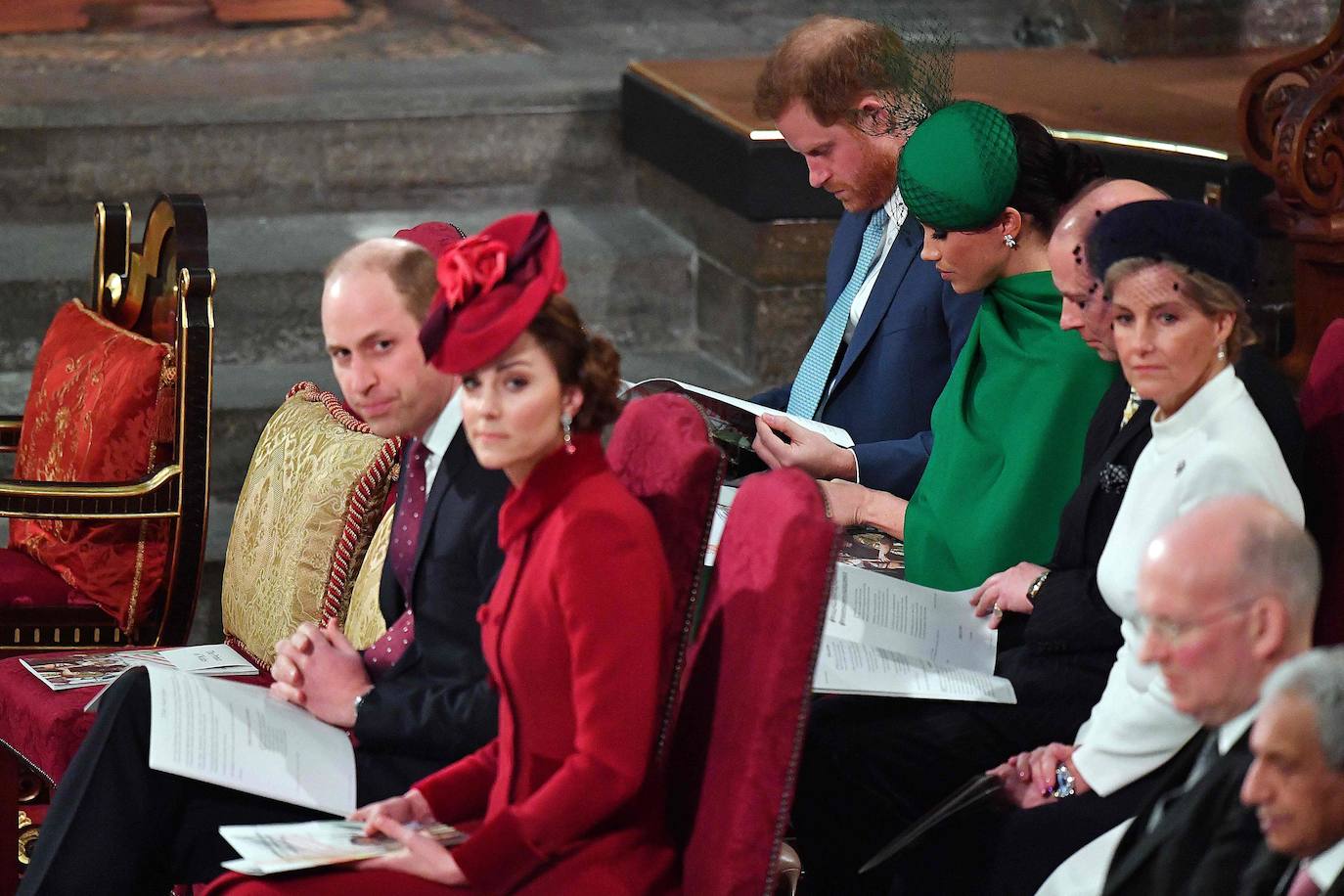 Relajados y sonrientes, el duque y la duquesa de Sussex hicieron este lunes su última aparición como miembros de la realeza británica, acompañando a la reina Isabel II en un oficio religioso en Londres, antes de dar el salto a su nueva vida. Ambos asistieron junto a los otros miembros de la familia real a una misa la Abadía de Westminster con motivo del día de la Mancomunidad británica.